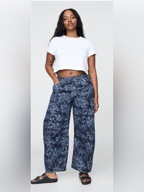 GAP Blue Floral Mid Waist UltraSoft Easy Horseshoe Jeans Size Large EUC